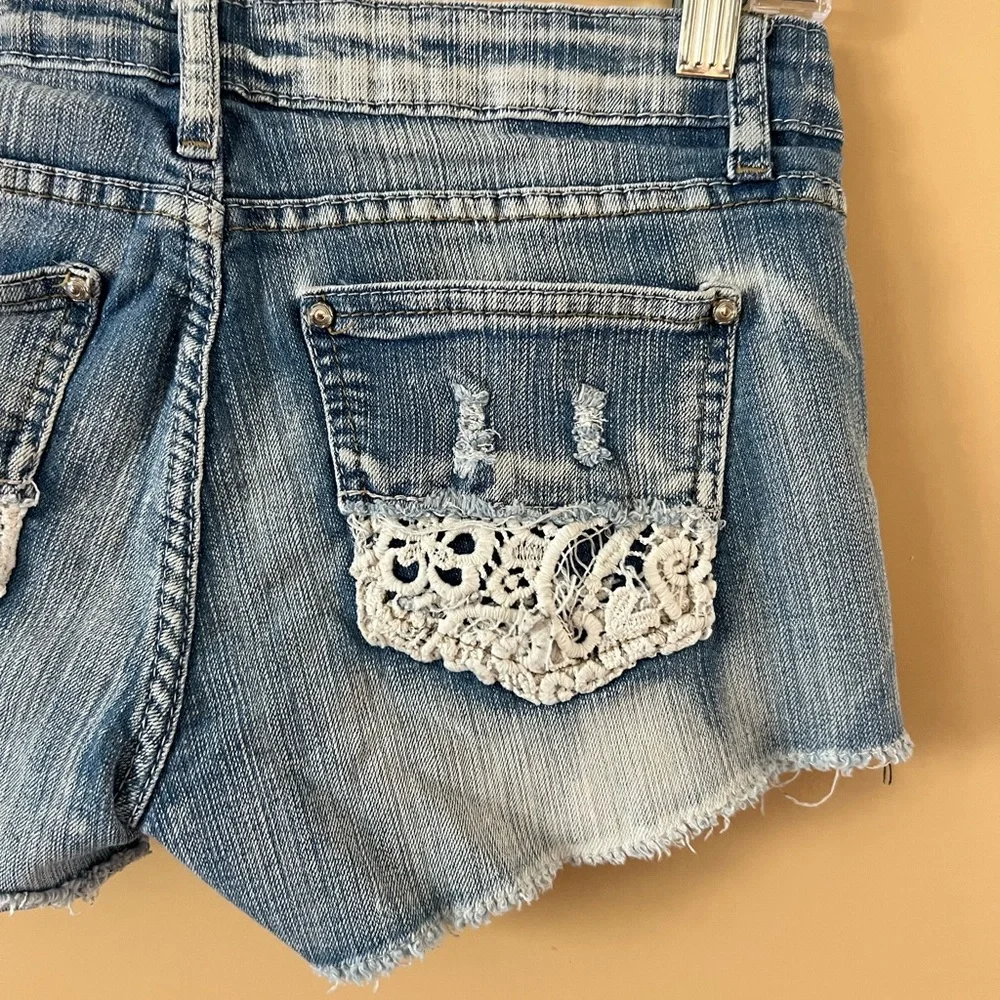 Almost Famous Distressed Blue Jean Shorts Juniors Size 5 Low rise 28x2 cutoff - Picture 8 of 10